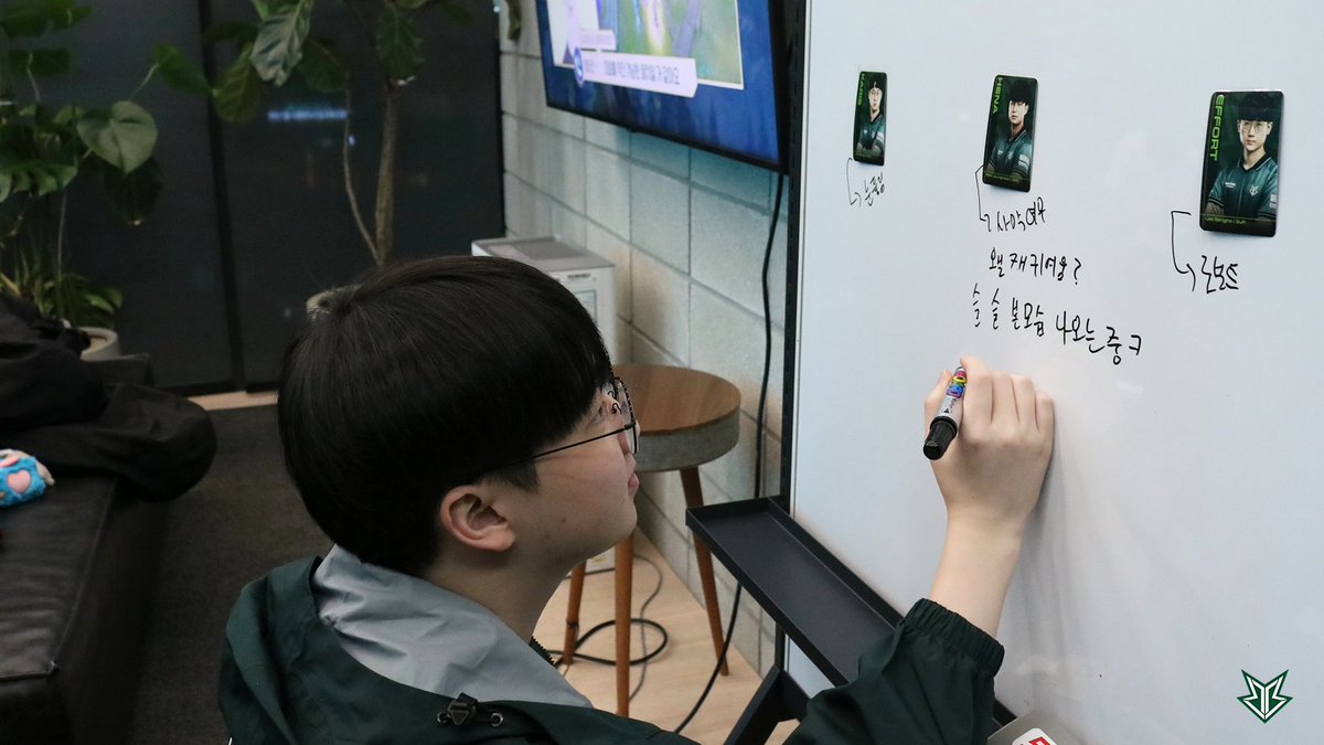 Brionesports's tweet photo. 2023 BRION 응원을 위한 키링, 타올, 포토카드를 BROSHOP에서 만나보세요📣
어디서든 브리온의 선수들과 함께해요.
나의 가방, 액세서리 등 키링, 포토카드 장식으로 브리온간지 장착 끝😎
*포토카드 한줄평 댓글 주인도 추리해 보세요!🔎
🛒https://t.co/TRzeky8Cwk
#BRION #BROSHOP #BRIONBEBOLD https://t.co/zA4ZaWsah8