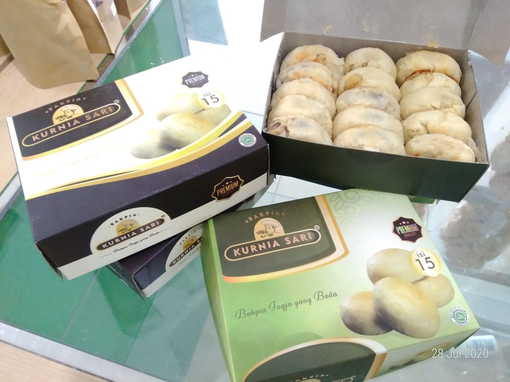 melkwek's tweet photo. @hayfizah @FOODFESS2 Cobain yg versi kurnia sari premium ny .  Lbh lembut lg ..  1 kotak isi 2 rasa .. https://t.co/X54wu6cIqV