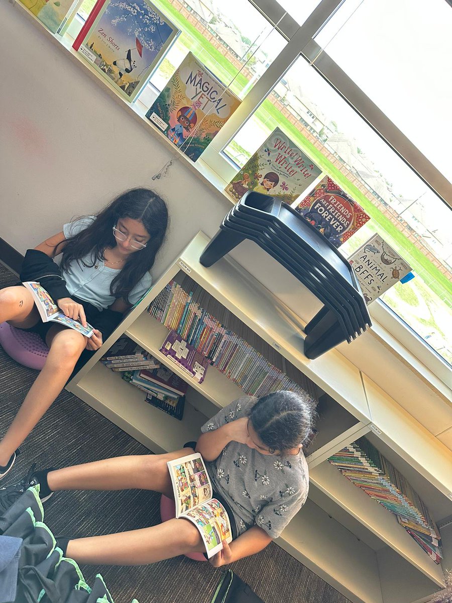 WoodardCFISD's tweet photo. The #ALLINWolfpack is reading here, there and EVERYWHERE to show their @CyFairISD #CFISDSPIRIT for the #ReadToTheFinalFour @MFinalFour #MFinalFour Reading Challenge.  #READBYEXAMPLE @suebrenz @jesmcallister @MrsNgo04 @KGrahmann @Woodard_Counsel @ReubertaBitz @KHOU https://t.co/qRRuYY3Ar9