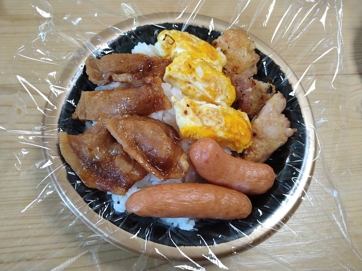 Hiropyon_hs's tweet photo. 久しぶりにアップ。
安定の雑な弁当。 https://t.co/n1oBpdoE3k