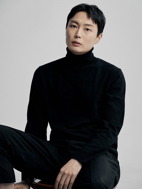 #NohJaeWon confirmed cast for #SongKangHo’s debut drama <#UncleSamsik>, he will act as Han-soo who leads the Seodaemun faction.

#ByunYoHan #JinKiJoo
