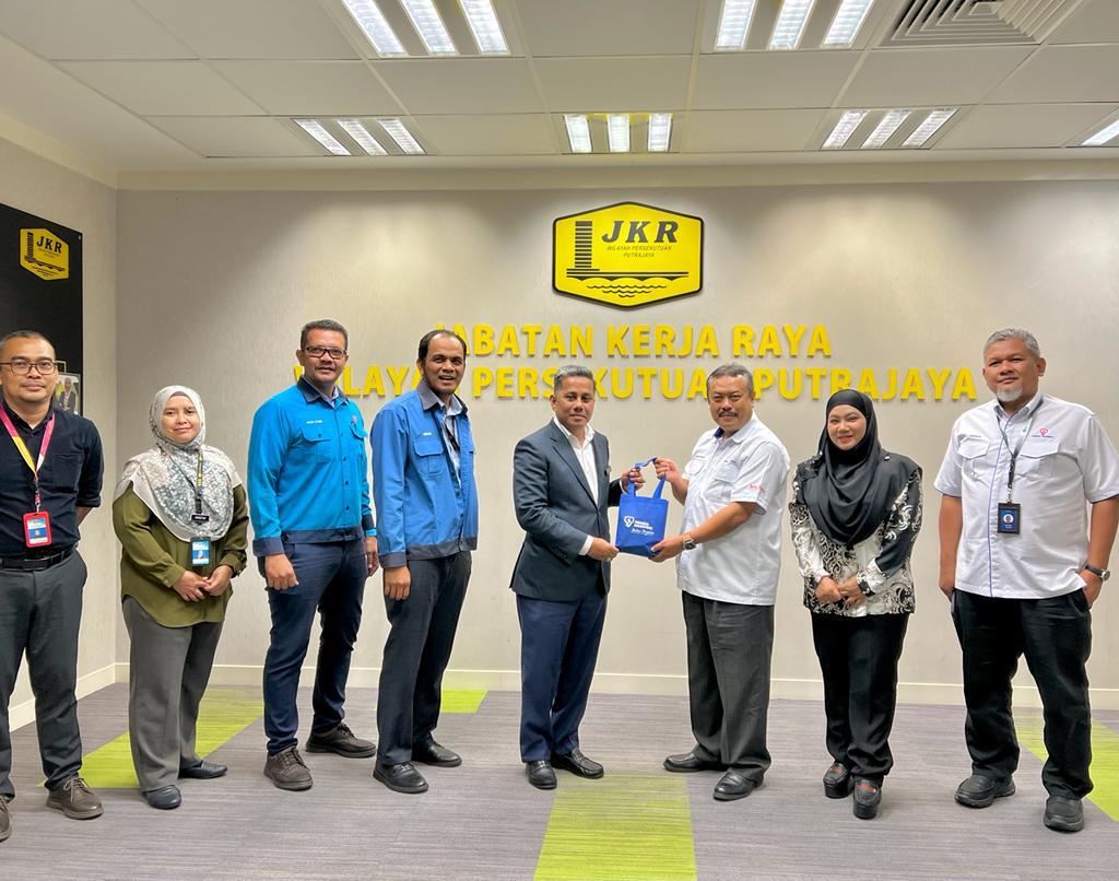 Kunjungan hormat TNB ke JKR WP Putrajaya pada Selasa, 7 Mac 2023
<a href="/IPJKR_Official/">JKR Malaysia Rasmi</a> <a href="/irahmadredza/">Ahmad Redza Ghulam</a> <a href="/HjAshaari/">ashaari hj hasan</a> <a href="/RobertAG_JKR/">Robert AG</a>