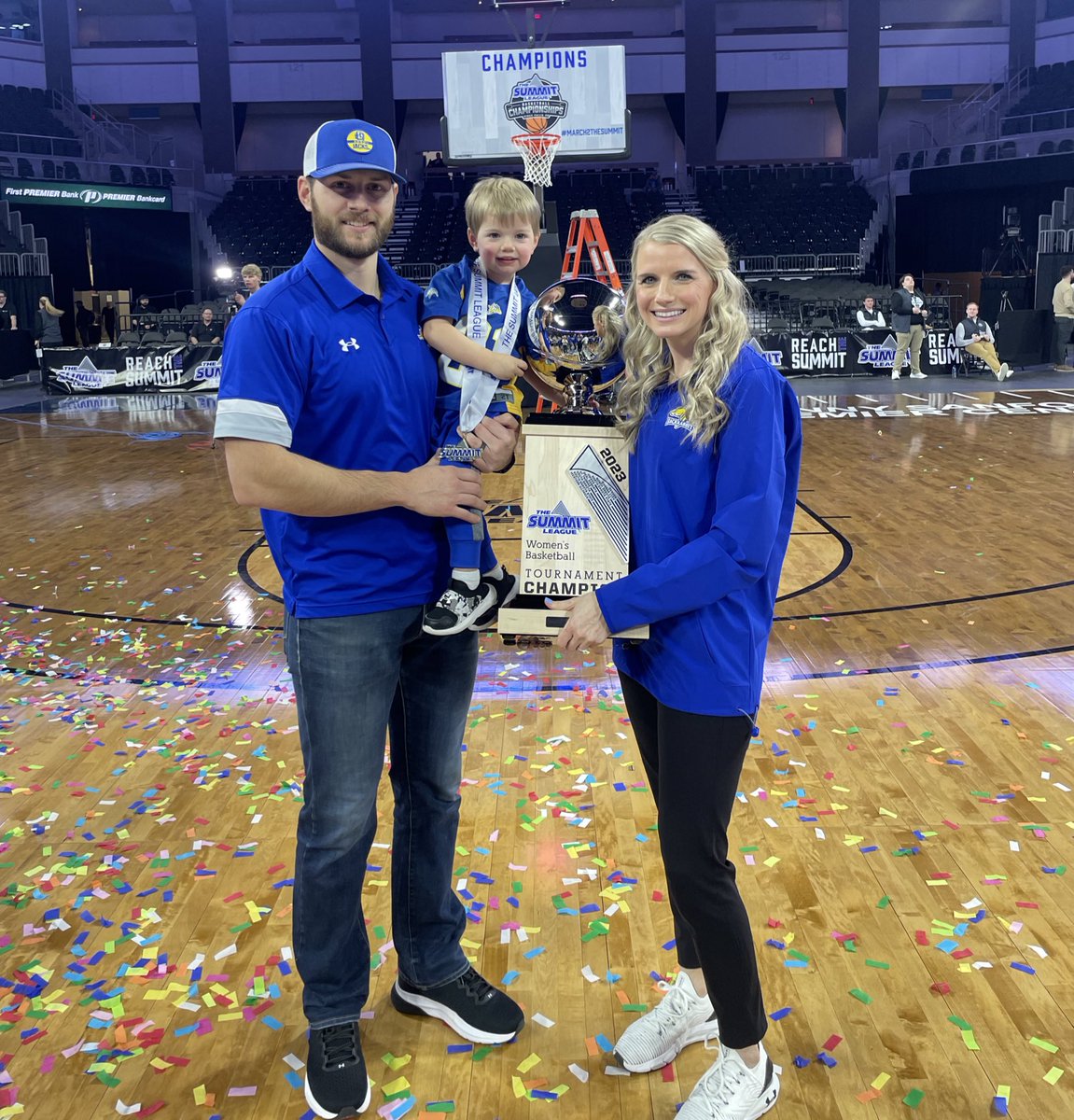 My 2 favorite dancin’ partners! 😍

#MarchMadness here we come! 

#March2TheSummit #GoJacks🐰