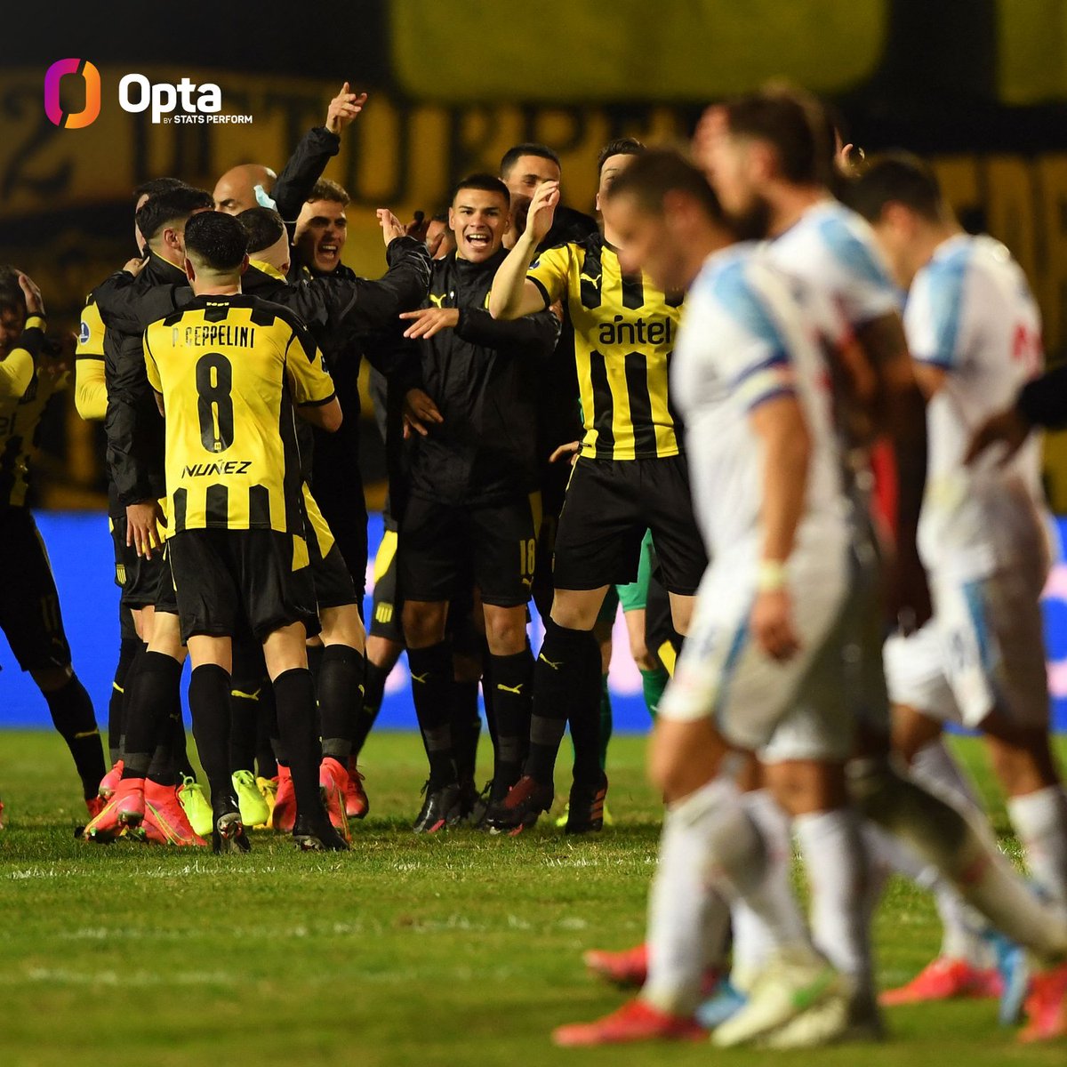 OptaJavier's tweet photo. 6 - Peñarol eliminó a rivales de Uruguay 🇺🇾 en los últimos seis mano a mano en torneos CONMEBOL. Las cuatro series más recientes fueron por Sudamericana:

✅ Danubio (2004)
✅ Cerro Largo (2021)
✅ Nacional (2021)
✅ River Plate (2023)

Supremacía. https://t.co/FVLGcy3HMF
