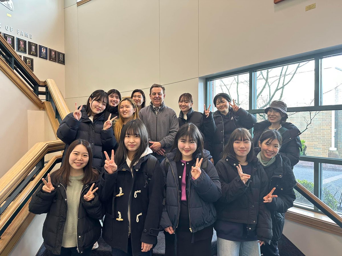 CBaileyPrez's tweet photo. I had the pleasure of presenting a lecture about leadership to the 14 students from Atomi University (Japan) this morning. They are in the final week of the short-term English and American Culture program at Lower Columbia College. #AtomiNation #lccglobal https://t.co/ocOBtqhlmx