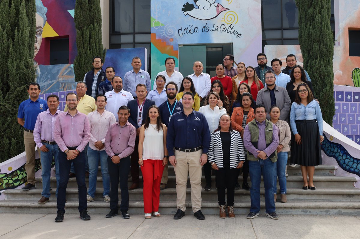 iplanegente's tweet photo. La #Grandeza de #GTO la construimos todas y todos

#IplaneGTO teje redes y articula alianzas para seguir con la construcción de nuestro estado
Gracias al @MunicipioDeSJI por recibirnos para desarrollar el programa de #Capacitación a #Municipios con temas: #Monitoreo y #Evaluación https://t.co/DILd5oZftH