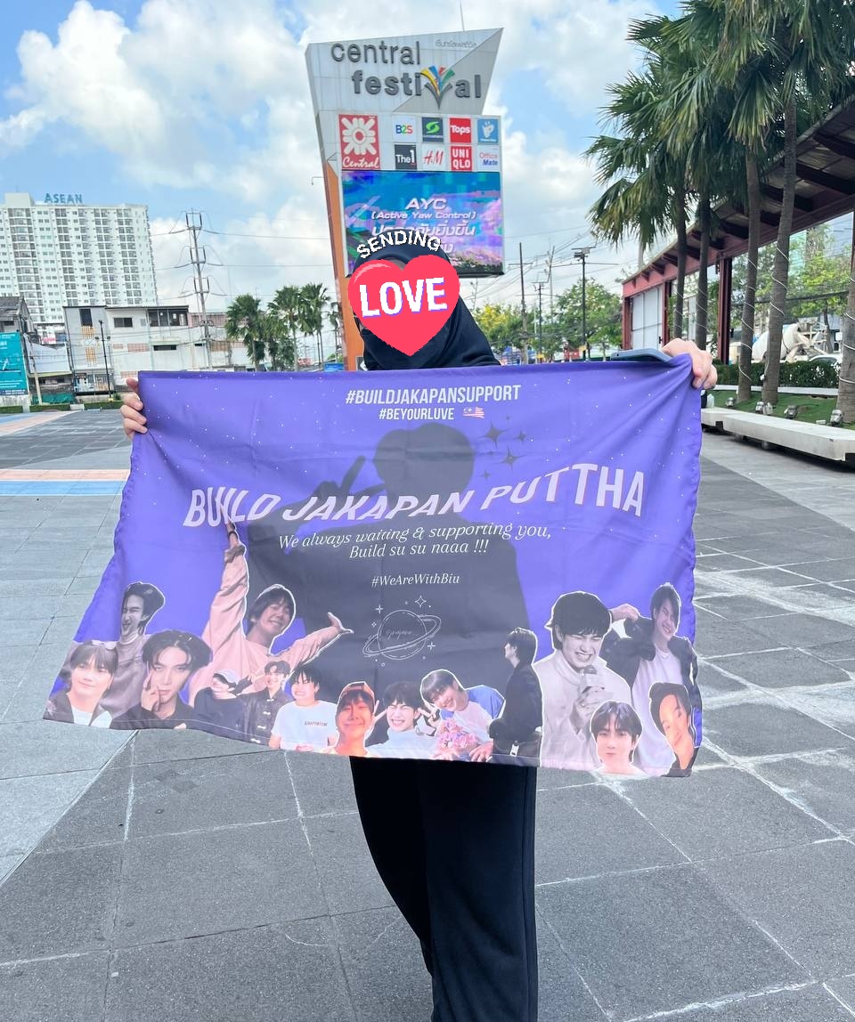 sending lots of love to #BuildJakapanPuttha from byl 🇲🇾 bring it with me to thailand to support him. BIU SUSU NAA!!!

#BuildJakapan
#buildjakapansupport
#BeyourluvexBuild
#beyourluve 
#WeAreWithBiu @Build_FamilyFC