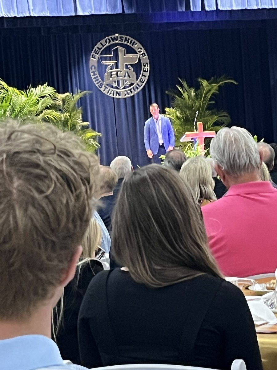 Great Heart of Champions banquet. Thank you @noahwilbanks and @fcaimpactplay for hosting this great event. Listening to Coach Dabo speak was awesome!!