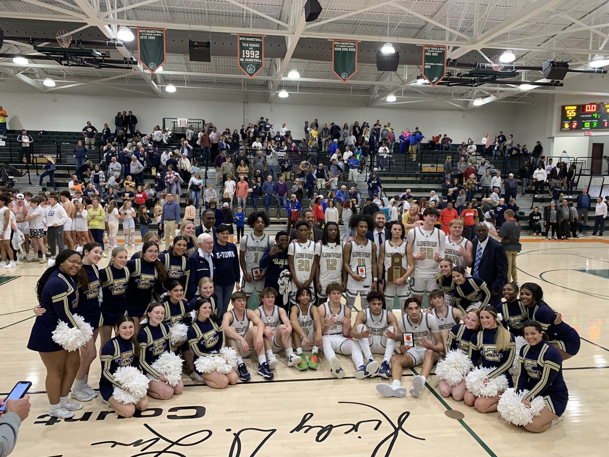 JoellaNall's tweet photo. Region champs!! #gobigE 🏀🐾📣 https://t.co/dM7gqqwDzG