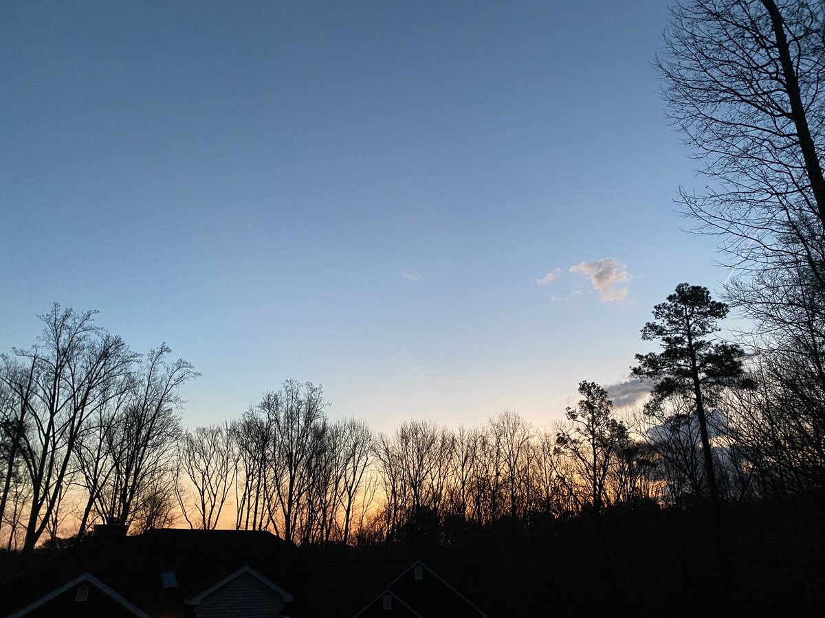 TheOtherLori's tweet photo. 5k chasing the sun while the moon was setting. I found a penny. #runchat #fullmoonsetting https://t.co/dAfEbV3q9Q