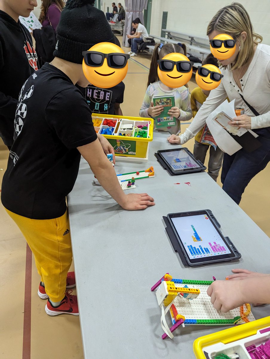 🤩🎉 STEM-TASTIC night <a href="/stdvces/">St. David CES</a> today! Got a chance to run the <a href="/LEGO_Education/">LEGO Education</a> coding station where I got to show the community the coding that the Ss are doing at <a href="/HWCDSB/">HWCDSB</a>. Thx to <a href="/EvelinNiemiec/">Sum fun with STEM</a> for organizing such an incredible event! 👏🏽😍