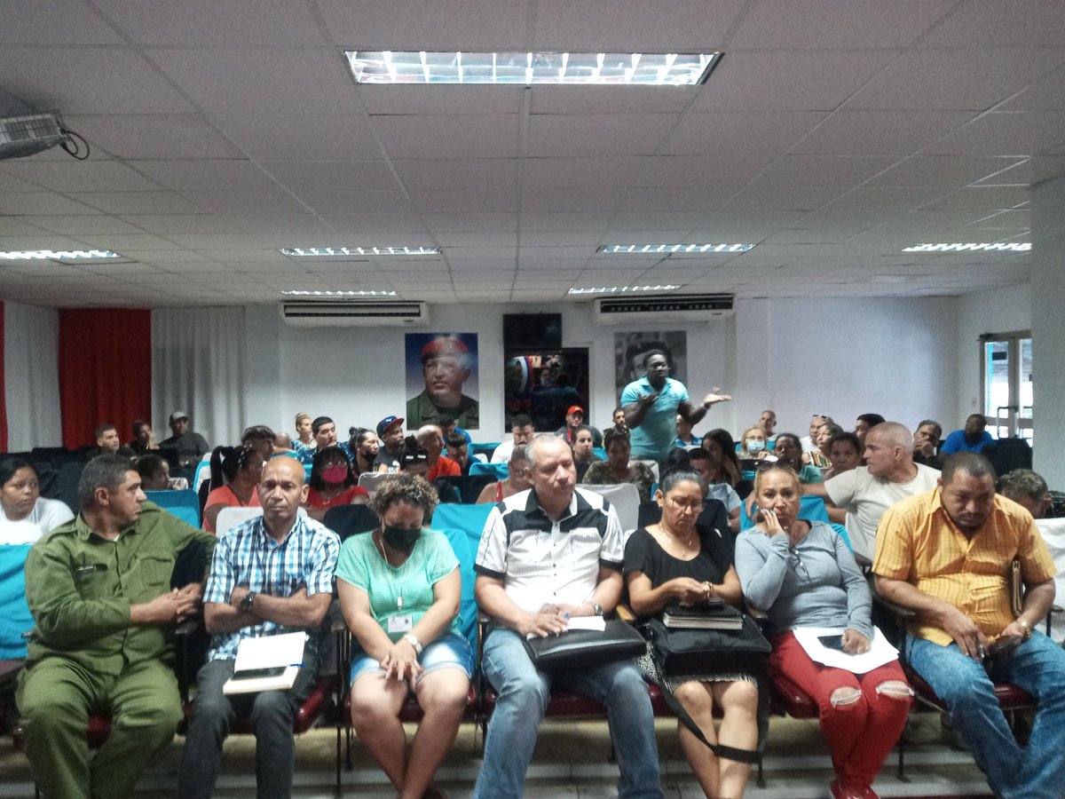 LorenzoOsbel's tweet photo. En el intercambio con trabajadores no estatales los temas fundamentales fueron los precios, la calidad de los servicios y el enfrentamiento a las ilegalidades  #IslaDeLaJuventud #Cuba #YoVotoXTodos @PartidoPCC @DrRobertoMOjeda https://t.co/oN8QE3eZN9