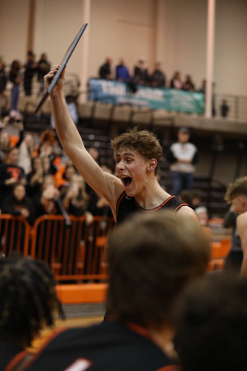 AshleighDyckes's tweet image. What a GAME!!!!!! The Billies Advance Again!!! @FredoniaHSathl1 #buffstate