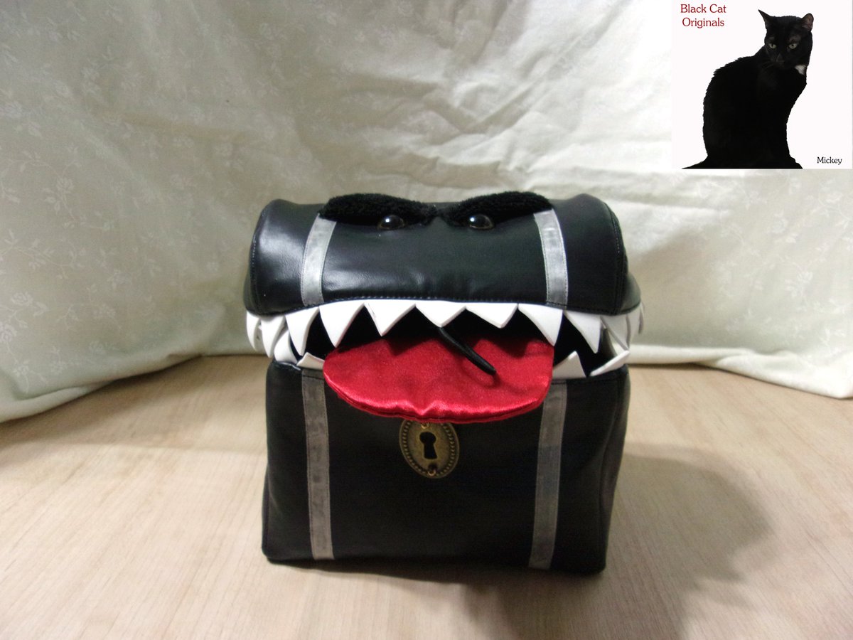 katesewsalot's tweet photo. Mimic Chest Dice Bags! Get yours only at Black Cat Originals: https://t.co/fVSEtk43pi #gaming #dnd #mimicchest #dicebag #smallbag #smalltote #game #toys #smallpurse #smallitem #blackcatoriginals #originalsbyblackcat https://t.co/gflAutlzHb