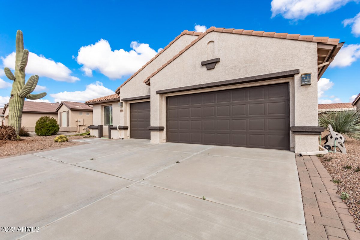 RealtorManon's tweet photo. Just Listed in #Eloy #AZ. 5406 W Posse Drive! Please retweet!  https://t.co/jBtUDsP3yd https://t.co/aGs08mGDyl