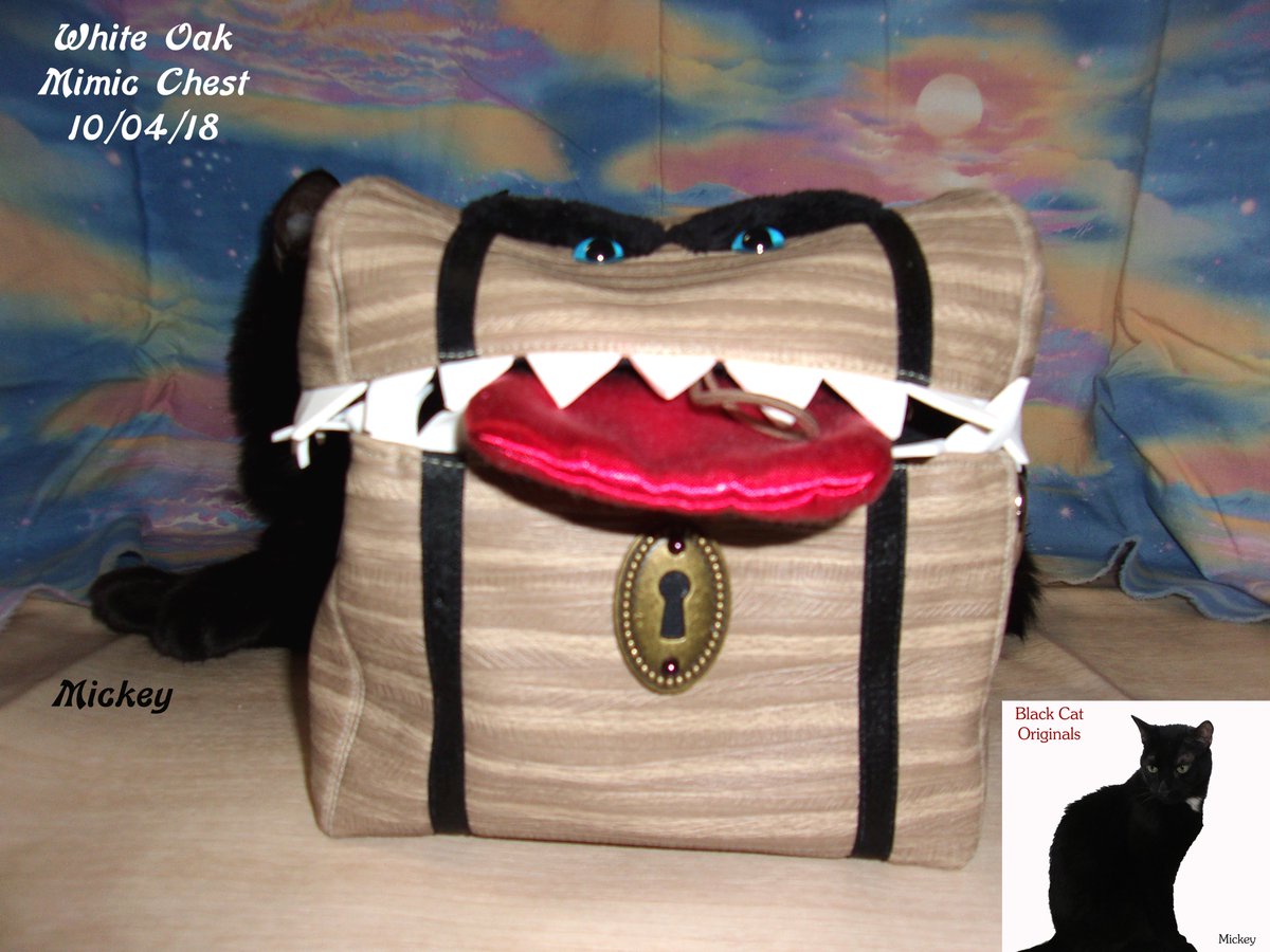 katesewsalot's tweet photo. Mimic Chest Dice Bags! Get yours only at Black Cat Originals: https://t.co/fVSEtk43pi #gaming #dnd #mimicchest #dicebag #smallbag #smalltote #game #toys #smallpurse #smallitem #blackcatoriginals #originalsbyblackcat https://t.co/gflAutlzHb