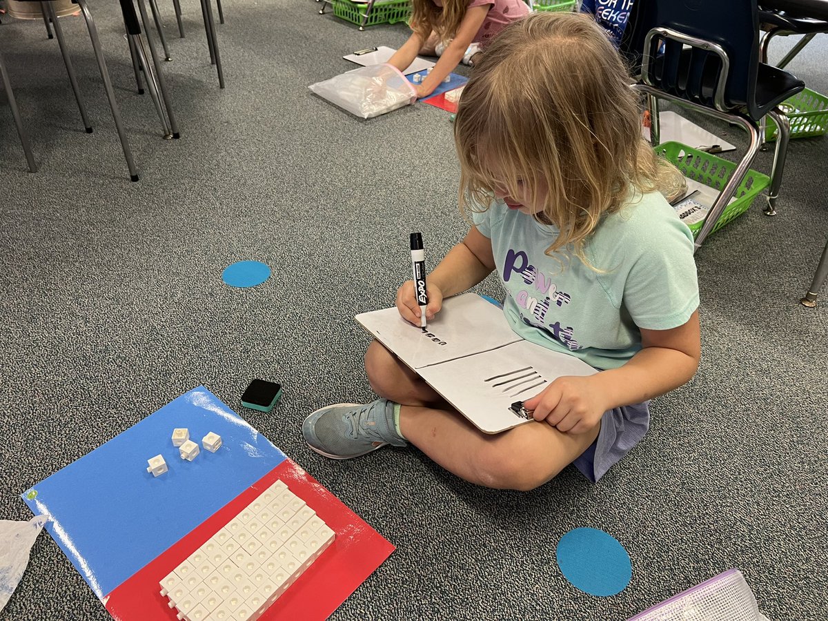 FPE1stGrade's tweet photo. We are LOVING place value! https://t.co/7eABetlhz3