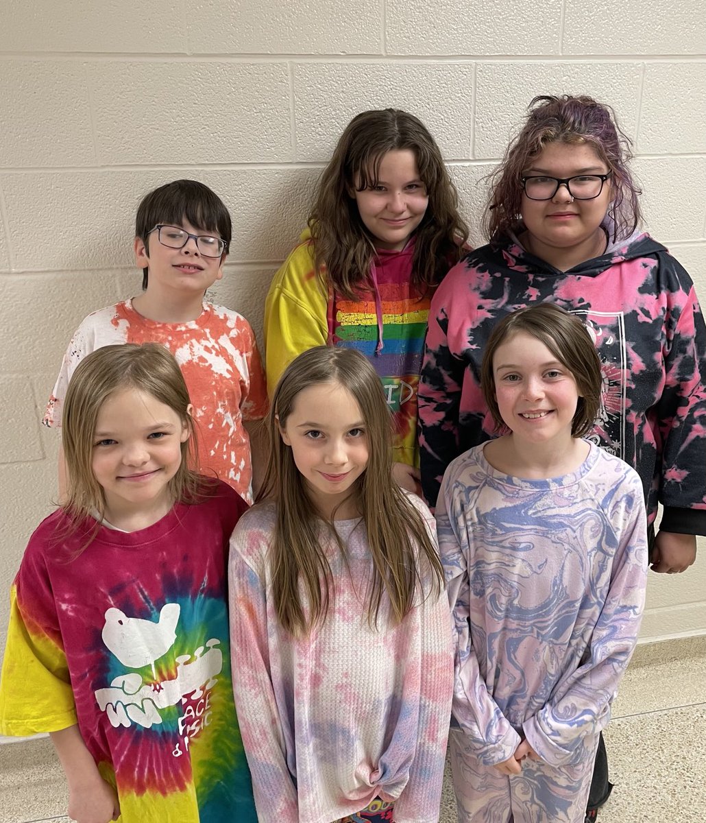 As part of travels across Canada we arrived in ‘Yellowknife, Northwest Territories’ and learned about the Aurora Borealis and had a tie dye  spirt day #PCT_WildcatPride