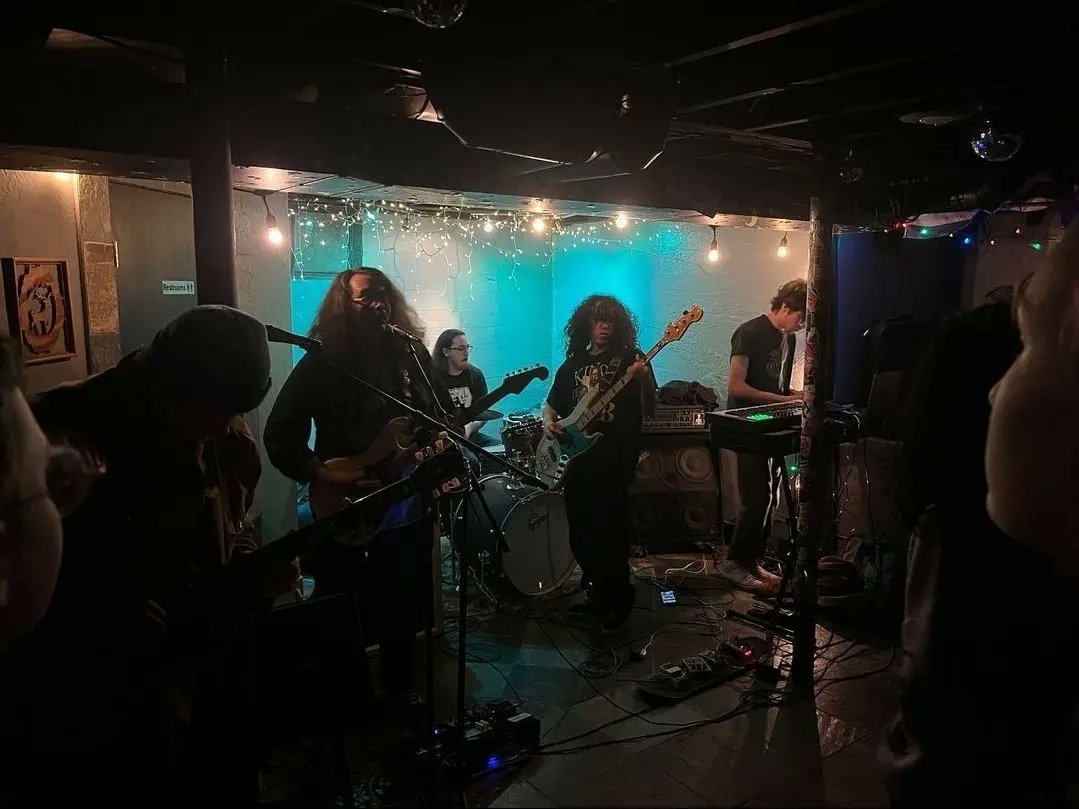 boys making noise in a basement 🏠

some pics of our last set @/thedamict (on Ig) 💕💕

📸 @/tall.liberty on IG