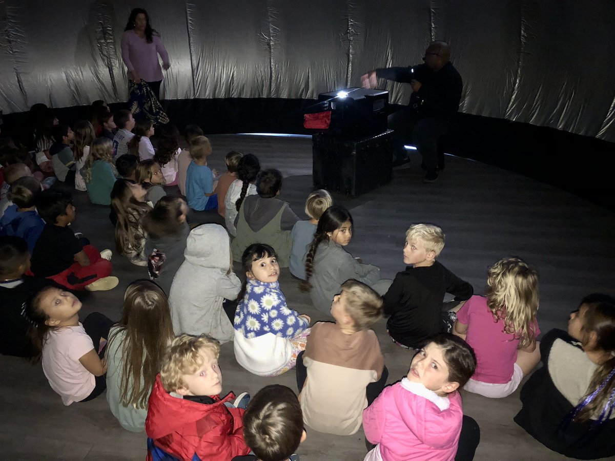 StewartBobcats's tweet photo. We explored the galaxy with Mr. Keith from @mobileed ✨🪐🌖🌞. So fun to watch our science curriculum come to life!  @BanyanBobcats https://t.co/zPvWiiWUAh