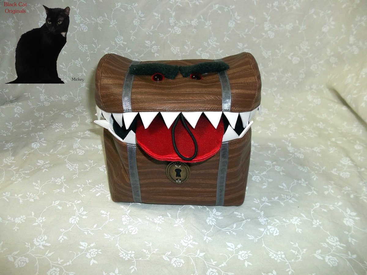 katesewsalot's tweet photo. Mimic Chest Dice Bags! Get yours only at Black Cat Originals: https://t.co/fVSEtk3vzK #gaming #dnd #mimicchest #dicebag #smallbag #smalltote #game #toys #smallpurse #smallitem #blackcatoriginals #originalsbyblackcat https://t.co/FUMC4HUiXy