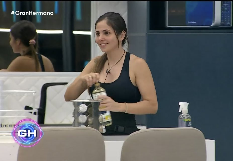 odiosafiel's tweet photo. A Romina le gusto mas la entrada de Alfa que la del sobrino
#GranHermano
#GranHermanoArgentina2022 
#GranHermano22 
#Romina 
#Alfa https://t.co/hLnJZiy966