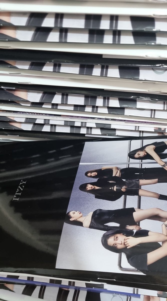 intokpopbulk's tweet photo. [ UNSEALED ] 66 ITZY CHESHIRE ALBUM

💰: 4,200php to kr add
📍: PAYO! 

⚠️: READ TERMS AND CONDITIONS! 

🗨️: MINE or DM @swjndz
JOIN: https://t.co/PNdLWmmADE https://t.co/HhrIhLCrob