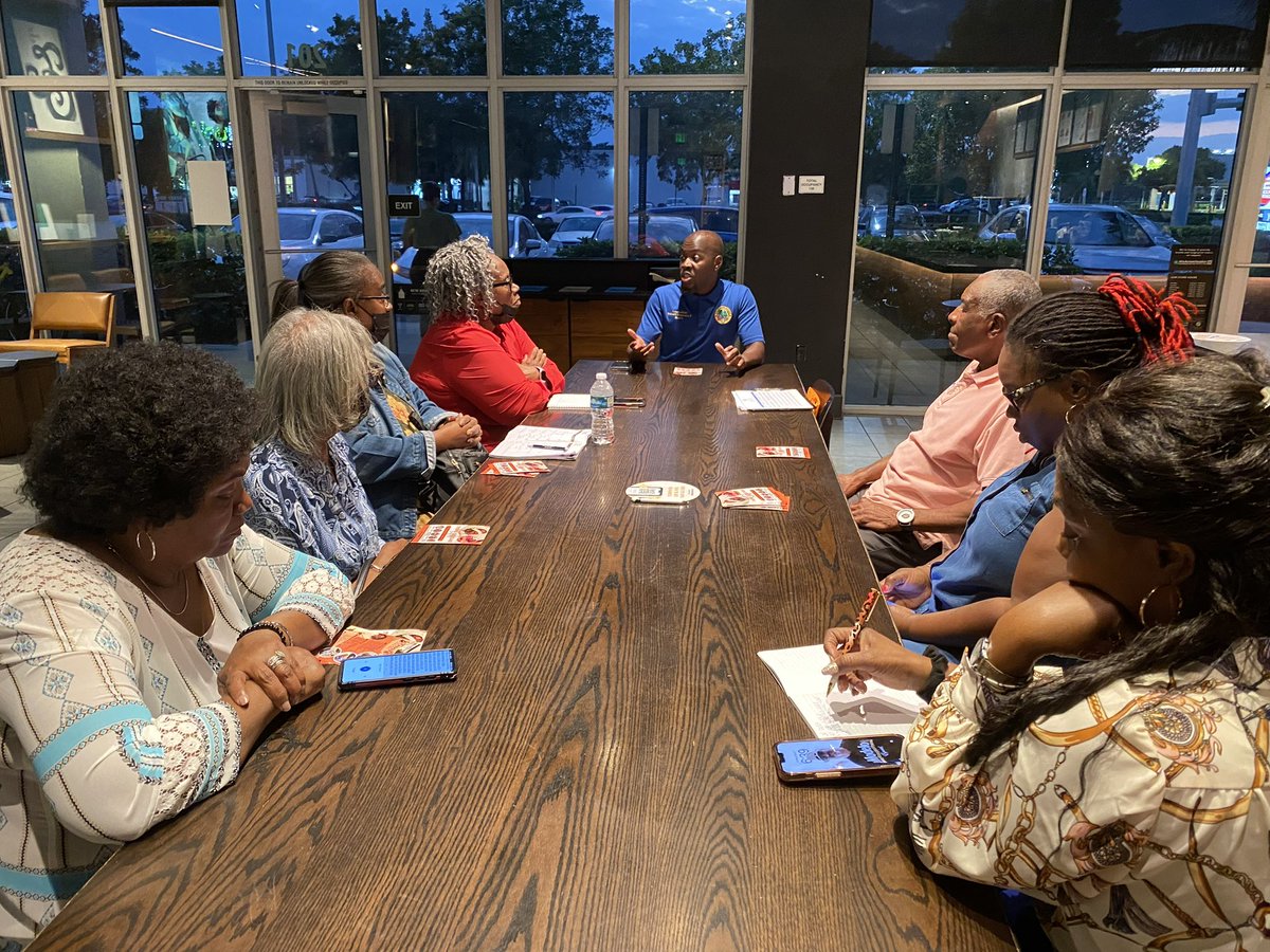 RLStephens3_'s tweet image. Tonight, I hosted my first table talk for the year at Starbucks. It was great meeting with residents again to discuss ways we can continue to improve our city! Be sure to make it out to the next one in April. #WeAreMiamiGardens #TableTalkTuesday #ItsWhereYouWantToBe