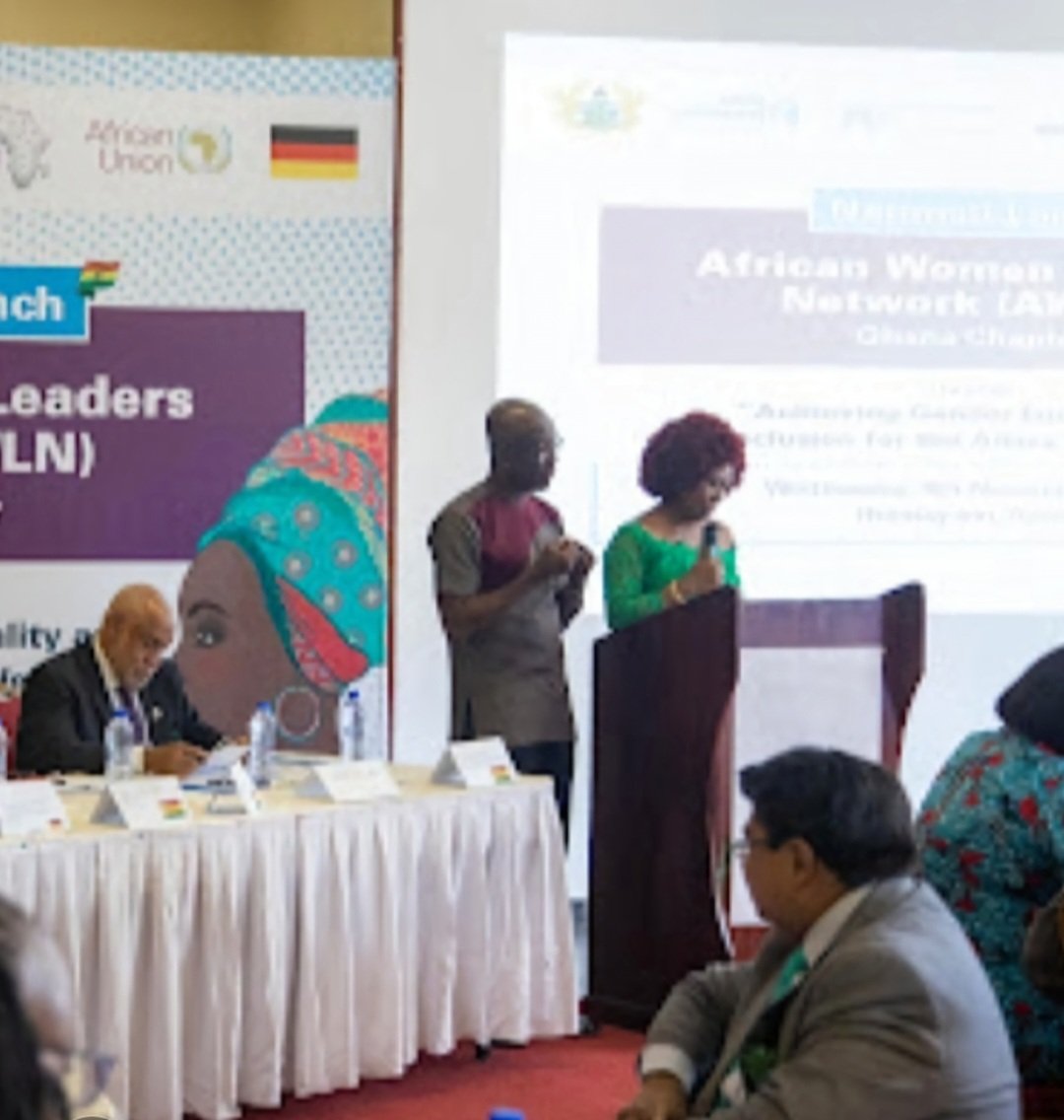 HonAbudu's tweet photo. We've launched the African Women Leaders Network (AWLN). A UN Women initiative already launched in 30 other countries. 
I moderated the session in a big afro...knowing seasons, times and places is an important skill.  Need to know more about AWLN Ghana? Google is your friend la! https://t.co/g6RIT9K5vp