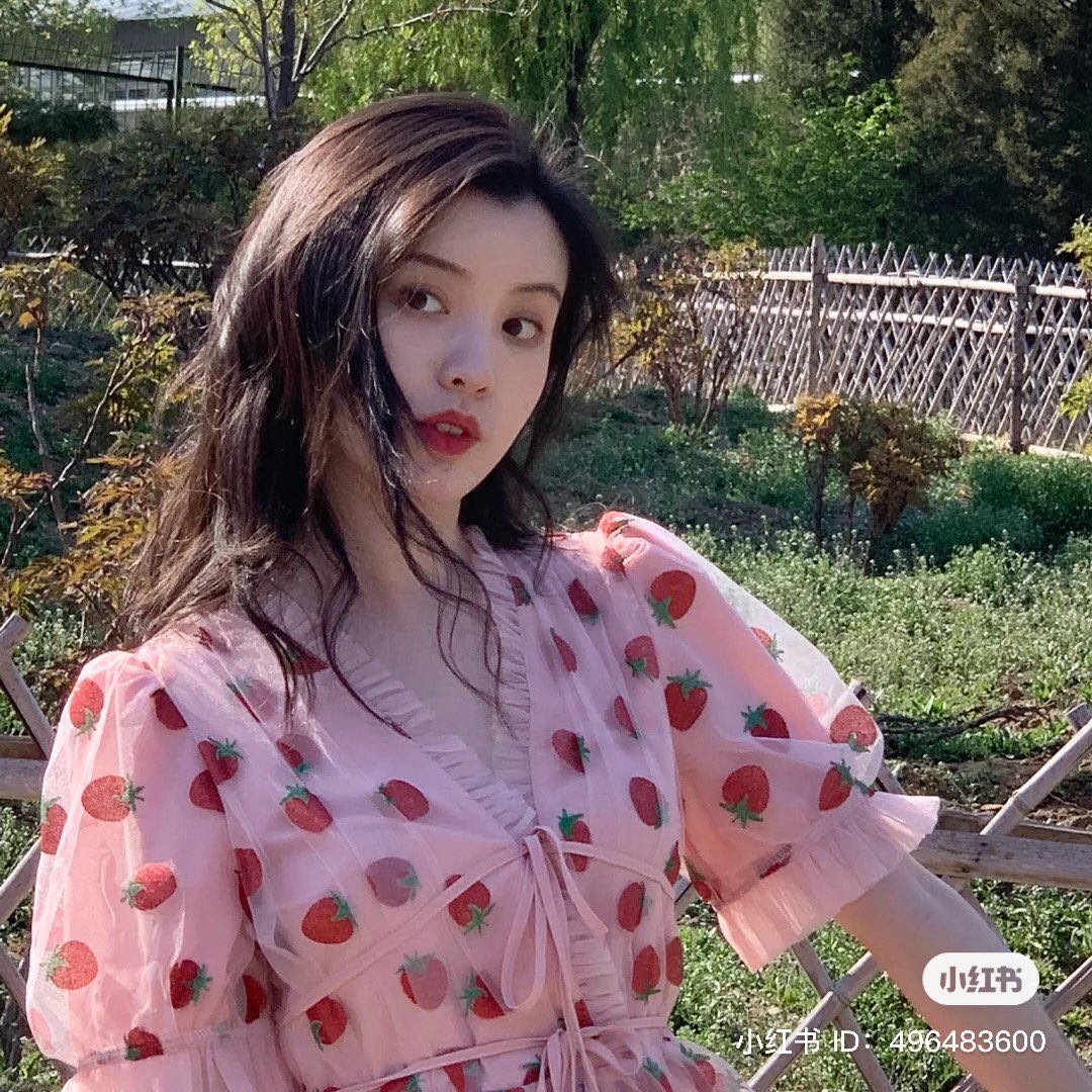 selvadiorie's tweet photo. Gumonying! 𓆩♡𓆪 As for today’s outfit: Selva dolled up with her pinkiest strawberry dress so the happiness could stay long-lasting 🍓💗 So, where’s your ootd version? 😋 https://t.co/9F3PJTR4o0