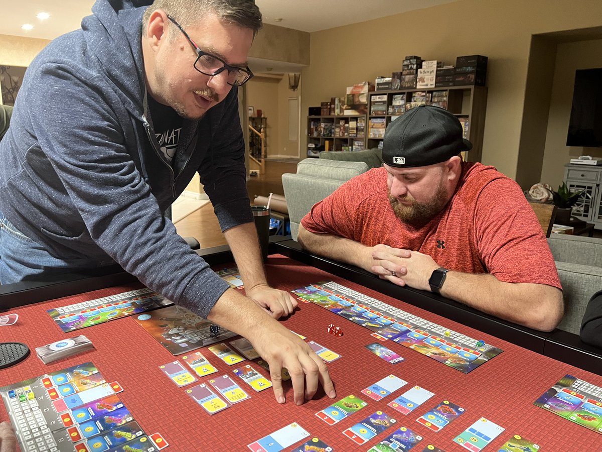 SeniorWatashi's tweet image. Playtesting the newest #spacebase expansion.
#wemakefun #tabletopgames #boardgames
