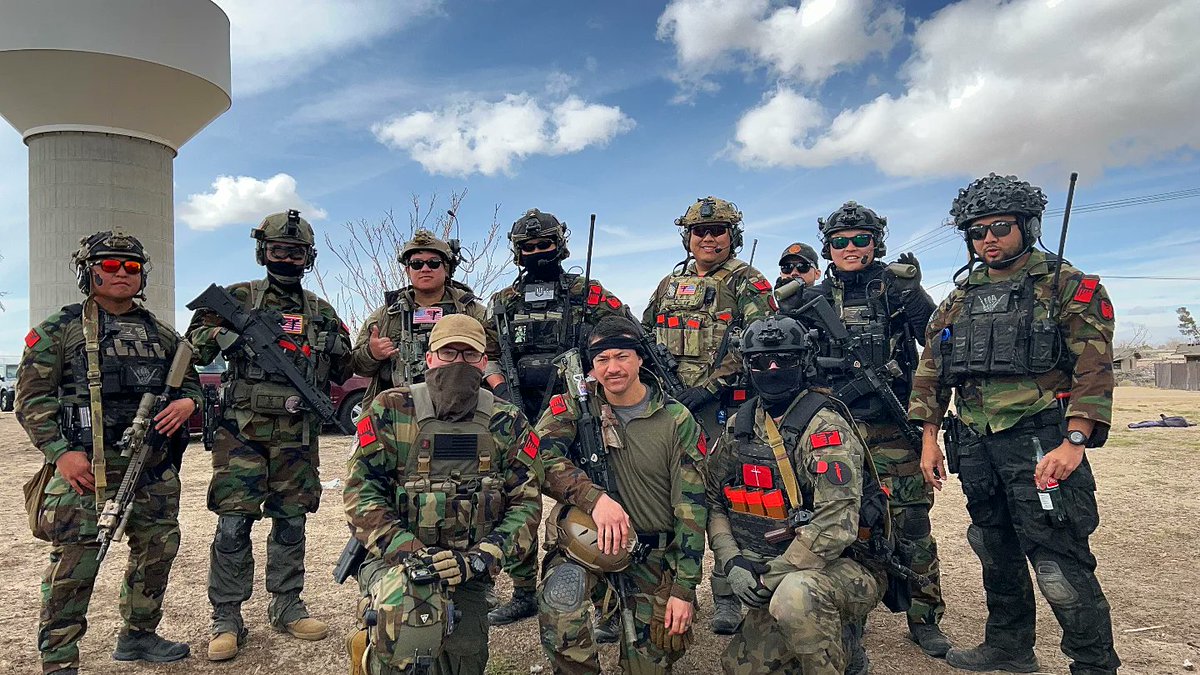 RITSU_ops's tweet photo. The gang at DFox

#airsoft #サバゲー #サバゲーマー #サバゲープロフィール https://t.co/Pk97H63ANB