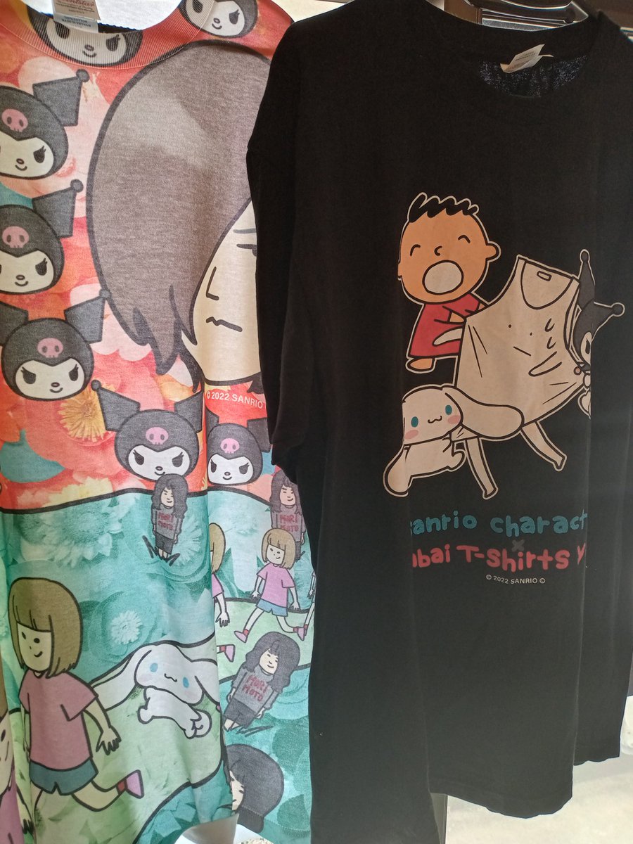 Tj58N's tweet photo. どっちがくそデザインTシャツ着ていくかで揉めている #ヤバイTシャツ屋さん #タンクトップフラワーツアー #TanktopFlowerforFriends https://t.co/jM8iSqqI91