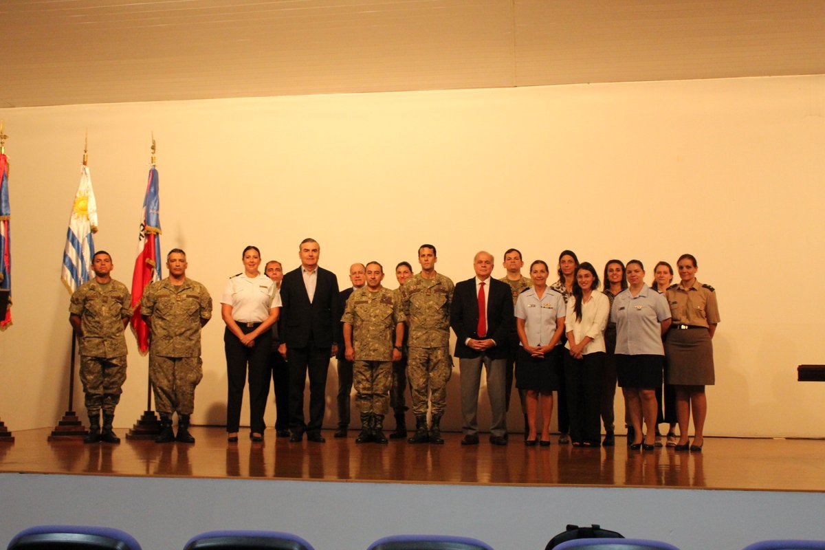 ENOPU1's tweet photo. Se lleva a cabo en la ENOPU los talleres de Train of Trainers del proyecto «Fuerzas Armadas de Uruguay - Implementación de estrategias y acciones para superar las barreras para la participación significativa de las mujeres en el mantenimiento de la paz».
https://t.co/m2hWf1MIhs https://t.co/YPqc6QKjpJ