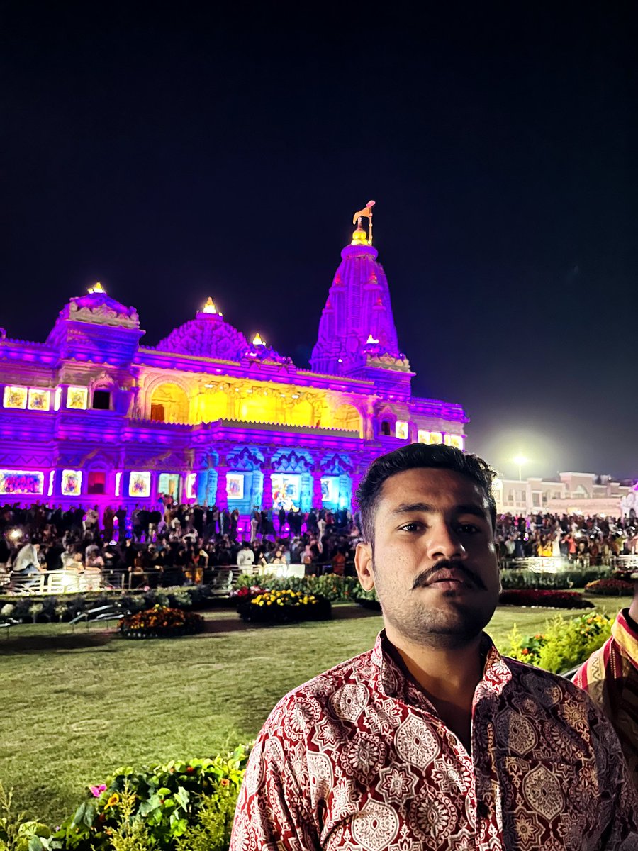 Manoharsingh_07's tweet image. मैं जैसे तैसे टूट फूटे लफ्ज गड कर आ गया 
कि अब तेरा काम है बिगड़ दे या संवार दे 
#mathuraholi #vrindavanholi