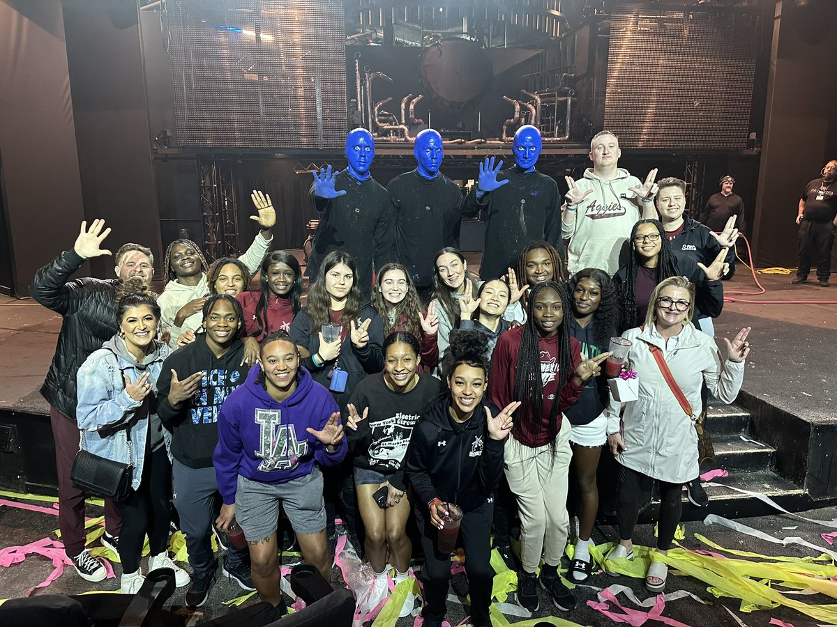 NMStateWBB's tweet image. Blue Man Group meets the Crimson Crew 🤝 #AggieUp #bluemangroup