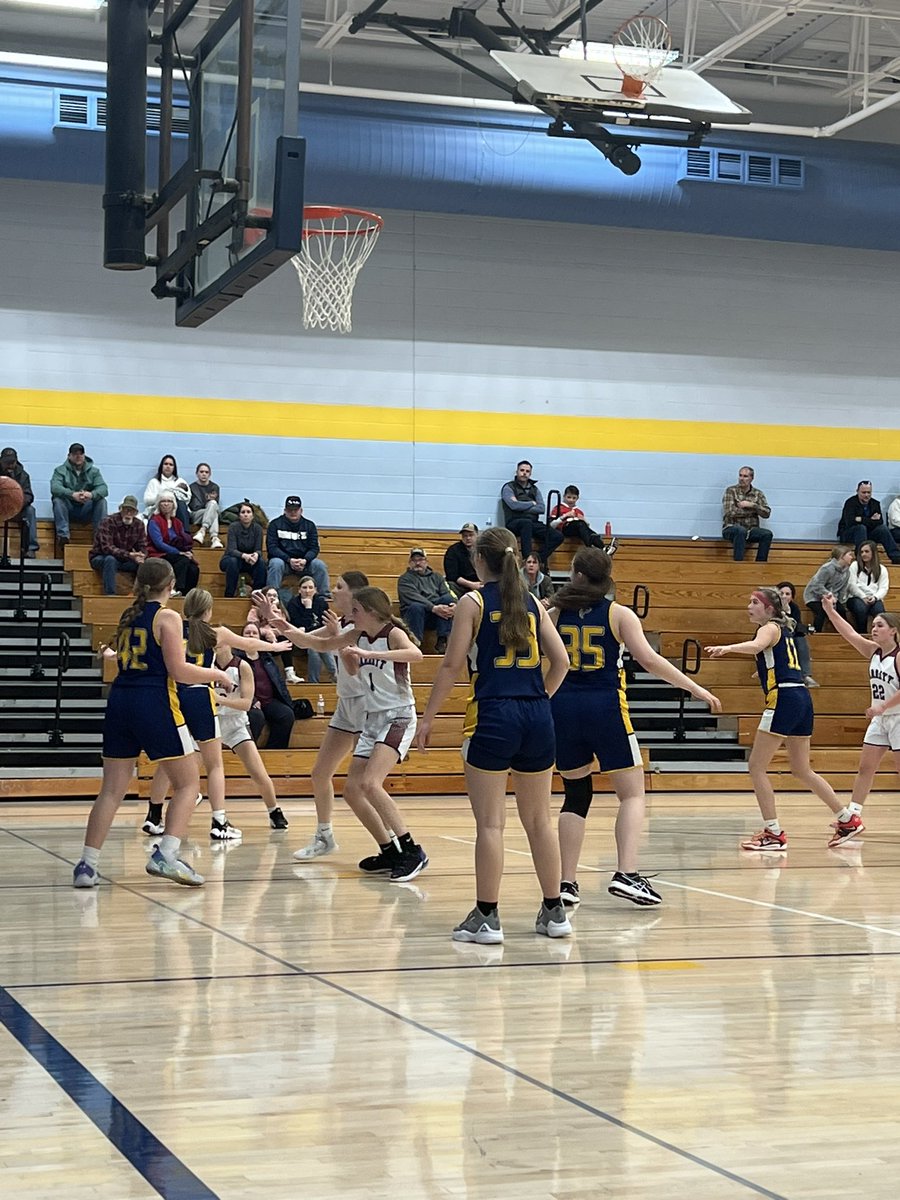 supfairfield's tweet photo. Fun watching middle school girls tonight! #feederprogram Great job! https://t.co/1hjkTNaR5z