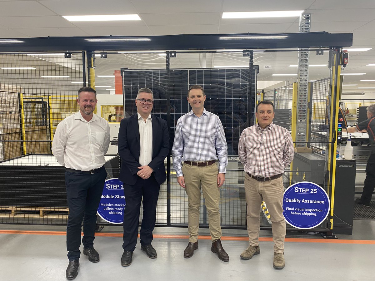 TindoSolar's tweet photo. We were delighted to have The Hon. @SMullighan MP and The Hon. @mbrownalp MP visit our facility in Mawson Lakes. Glenn Morelli our Owner/Director and CEO Richard Petterson were on hand to personally lead the tour! ๐ฆ โ๏ธ ๐
#tindo #solar #australianmade #acepv #sun #renewables https://t.co/wDwb6U8IBe
