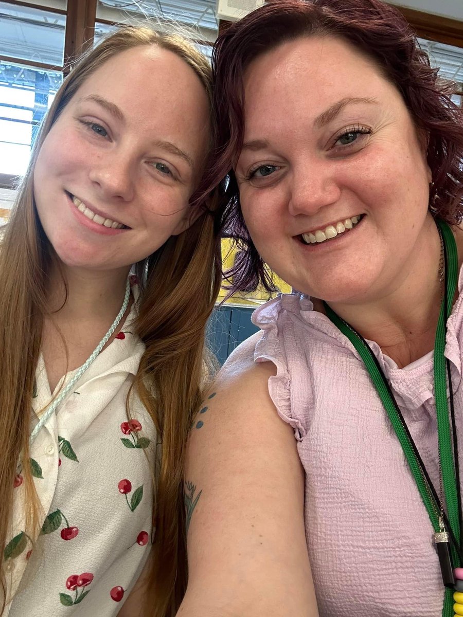 Tiffany Coleman and I enjoyed sharing Snowflake software tips with Gloverville Elementary School teachers today! <a href="/ACPSDCST/">ACPSD-CST</a>  <a href="/ACPSDistrict/">Aiken County Schools</a> #ClearTouch #NUITEQ #cstatwork