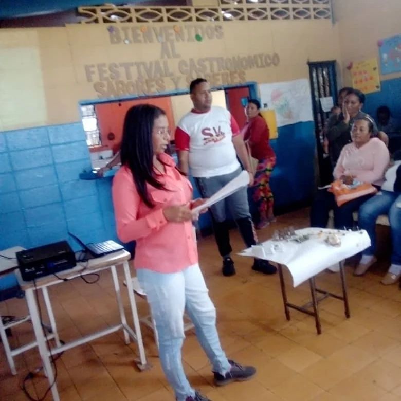 #7Mar 📝 Equipo de <a href="/IremujerlaraO/">IREMUJER</a> realizó asesoría sobre el Derecho de las Mujeres a una Vida Libre de Violencia en la parroq. Santa Rosa del municipio Iribarren.

#ChávezEternoAmigo

<a href="/AdolfoP_Oficial/">Adolfo Pereira Gobernador</a> 
<a href="/MinTrabajoVE/">Ministerio del PP para el Proceso Socia de Trabajo</a> 
<a href="/vianni_almao/">Jefe Estadal de Mercal Lara</a>