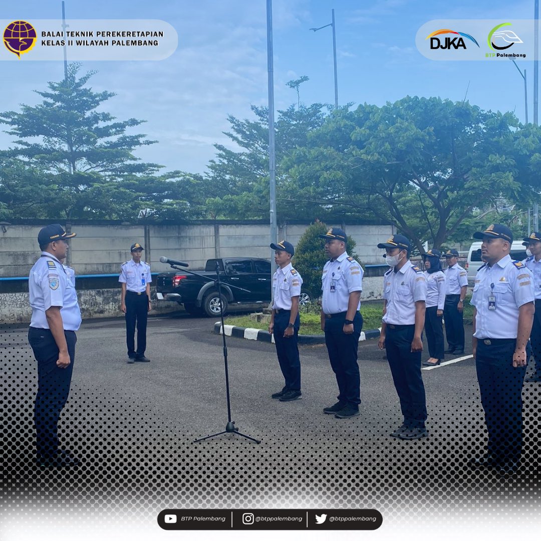 BTPPalembang's tweet photo. Pelaksanaan Apel Pagi dipimpin oleh Kepala Seksi Lalu Lintas Sarana dan Keselamatan Perkeretaapian Bpk. Reinaldo Butar Butar pada hari Rabu, 08 Maret 2023 diikuti oleh seluruh pegawai di halaman kantor Balai Teknik Perkeretaapian Kelas II Palembang. https://t.co/GypsX59hH5