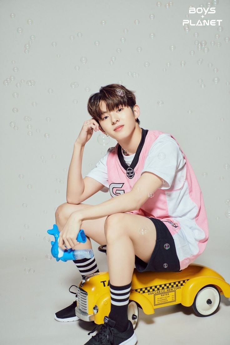 823file's tweet photo. hello ^__^ 
this is a new account dedicated to #BOYSPLANET contestant #HIROTO for updates, rankings , media etc . . . 
pls like &amp; rt to spread the word <3 https://t.co/5DGRLpeFml