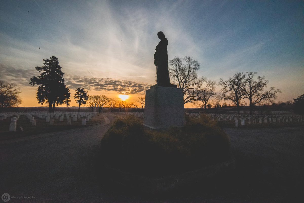 shfty78's tweet photo. Sunrise - Jefferson Barracks National Cemetery 

#sunrisephotography #photographylovers #nikonphotography #onlyinmissouri https://t.co/v5NHxVO7Pw
