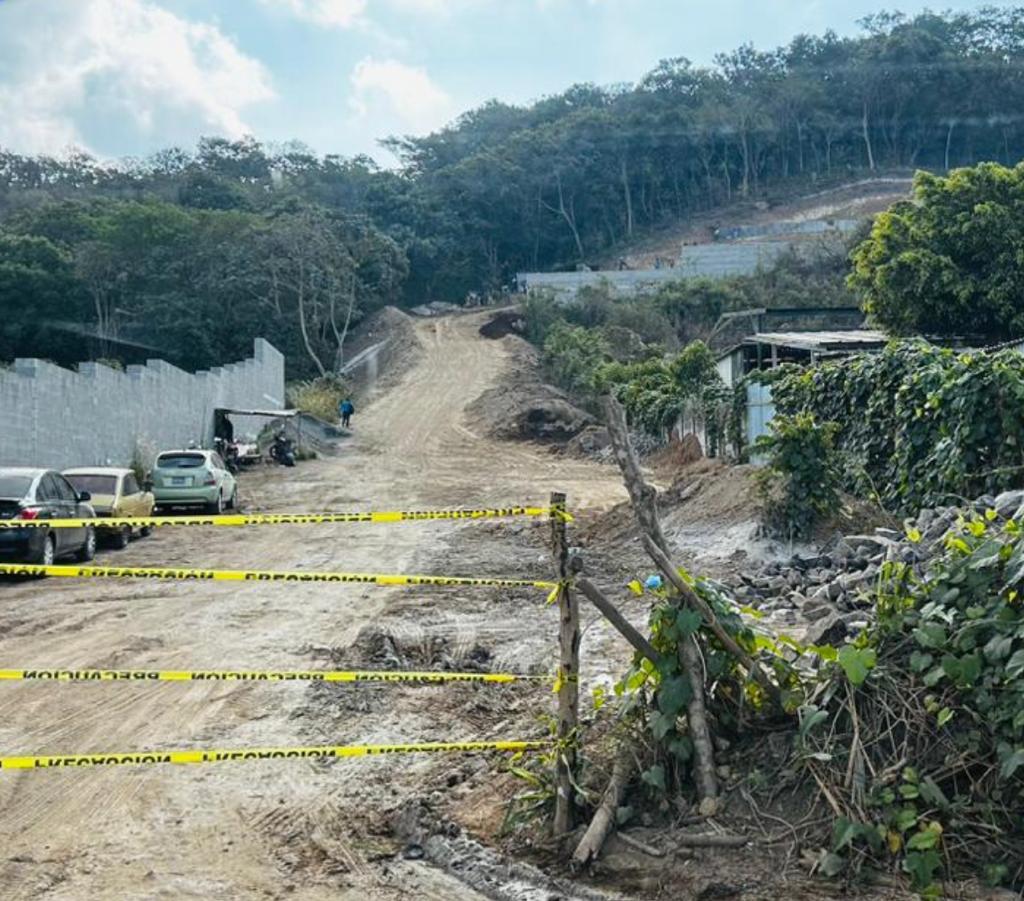 Imagenes de la tala y cierre perimetral que se realiza en la zona de Protección Máxima, en la cresta de la montaña del Residencial La Florida, que forman parte del corredor biológico existente entre el proyecto, la cordillera al lado norte, Bulevar Cuscatlan y la calle LIB-12S