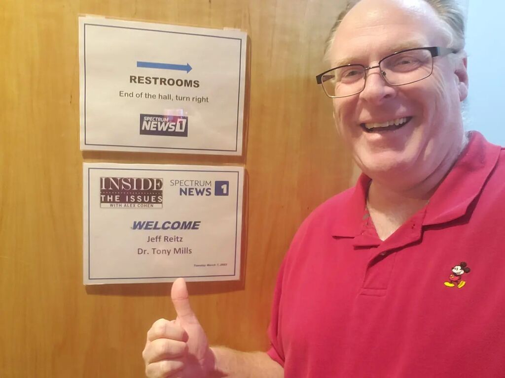 Disney366's tweet image. Stopping by @SpectrumNews1SoCal to talk with @AlexCohenInLa on Inside the Issues with Alex Cohen about getting my @GuinnessWorldRecords title.
Looks like they were expecting me.

#Disney366 #GWR #Disneyland #SpectrumNews #InsideTheIssues #InsideTheIssues… instagr.am/p/CpgzWjnLTeB/