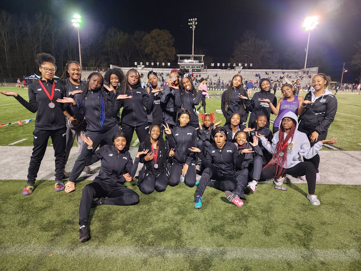 SouthwindTF's tweet photo. Great season opener ladies......tons of PRs if they counted us out better count again.....#ontheprowl #jags #dawind #Southwind #track #seasonopener https://t.co/r4BjErdM0j