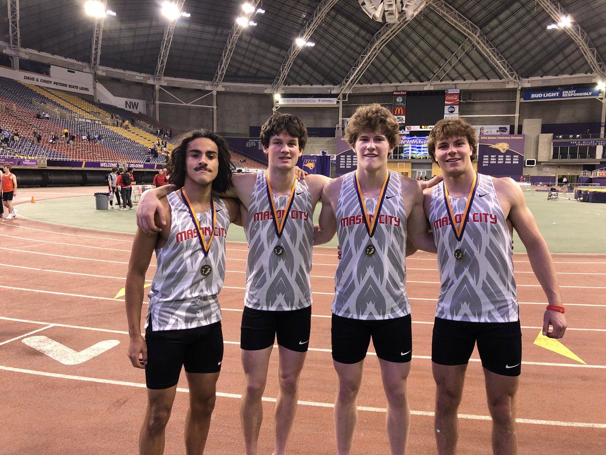 🔥Your 2023 Dickinson Relays 4x4 champs!  ⏱3:26.15
#WingsUp 
Ra’shaun Wynter
<a href="/KH0bart/">Kale Hobart</a> 
<a href="/_JamesFingalsen/">James Fingalsen</a> 
<a href="/KadenTyler5/">Kaden Tyler</a>