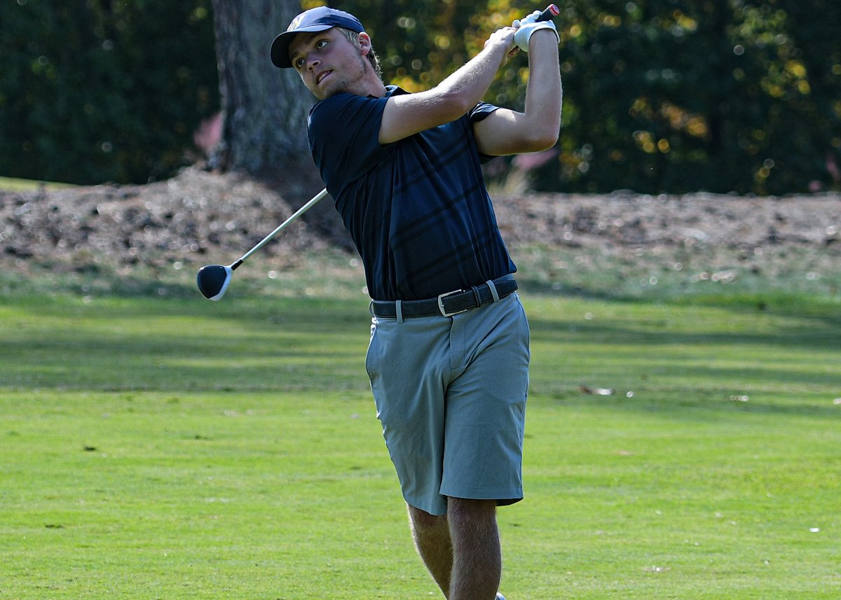 WU_Bulldogs's tweet photo. Nick Fleming fired a final-round 6-under 66 to earn a spot in a play-off!
He finished 2nd with rounds of 71, 70 & 66 to lead @Wingate_MGolf to a 5th-place finish in the 22-team Bearcat Invitational!
#WUGOLF shot 286 Tuesday, low round of the day
Recap | https://t.co/RzeIKgnrTD https://t.co/xNxGQ1ssUL