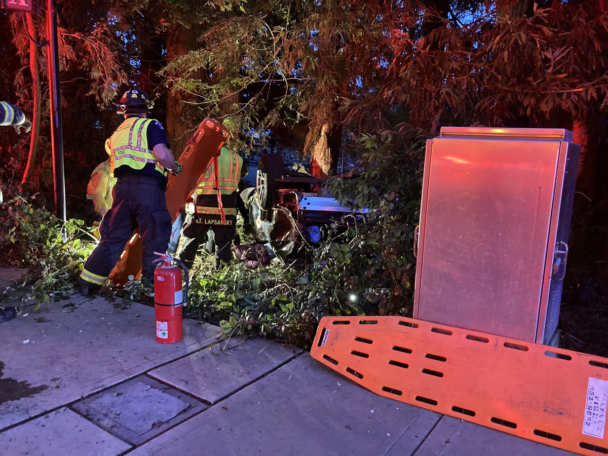 BvueFD's tweet photo. Two patients were extracted prior to the fire erupting. Both were transported to a local area hospital. https://t.co/g0oQscHnMd