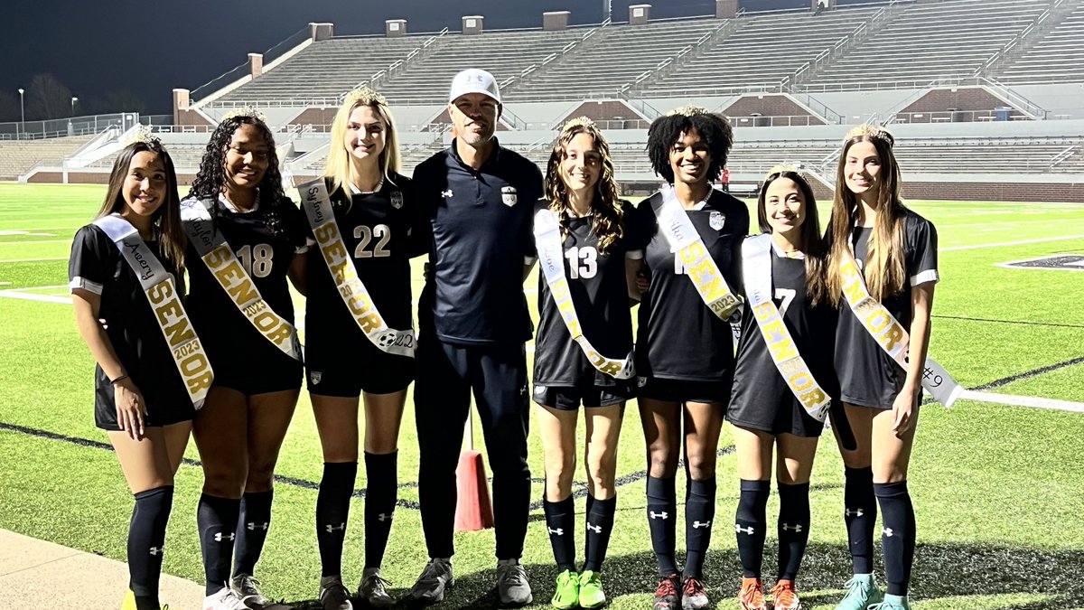 MHS_LT_Soccer's tweet photo. The girls get the win on senior night. We can’t thank you seniors enough for all your hard work and dedication to Lady Tiger Soccer. https://t.co/8Q46AJhlla